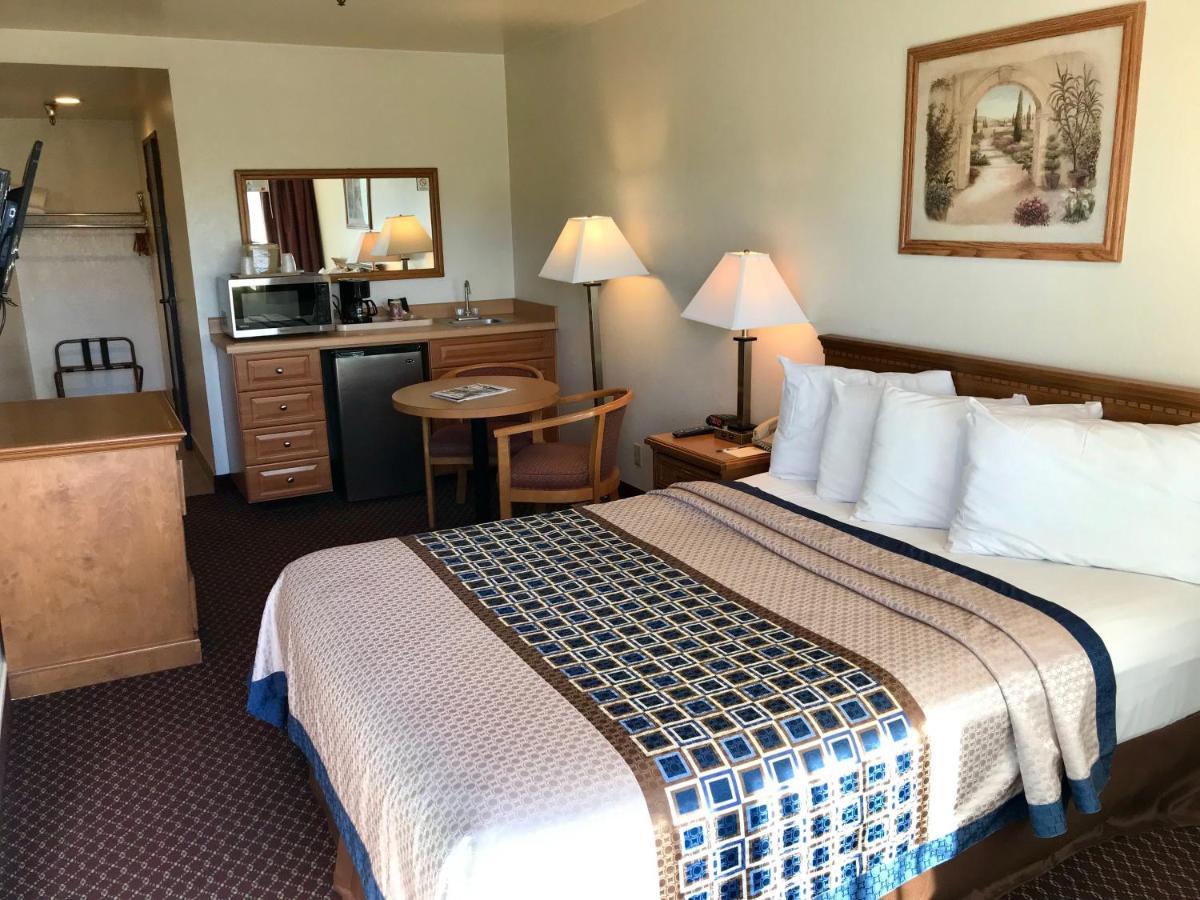 Oakridge Inn Oak View Екстер'єр фото