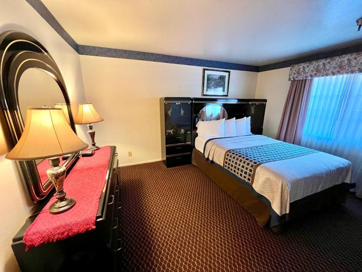 Oakridge Inn Oak View Екстер'єр фото