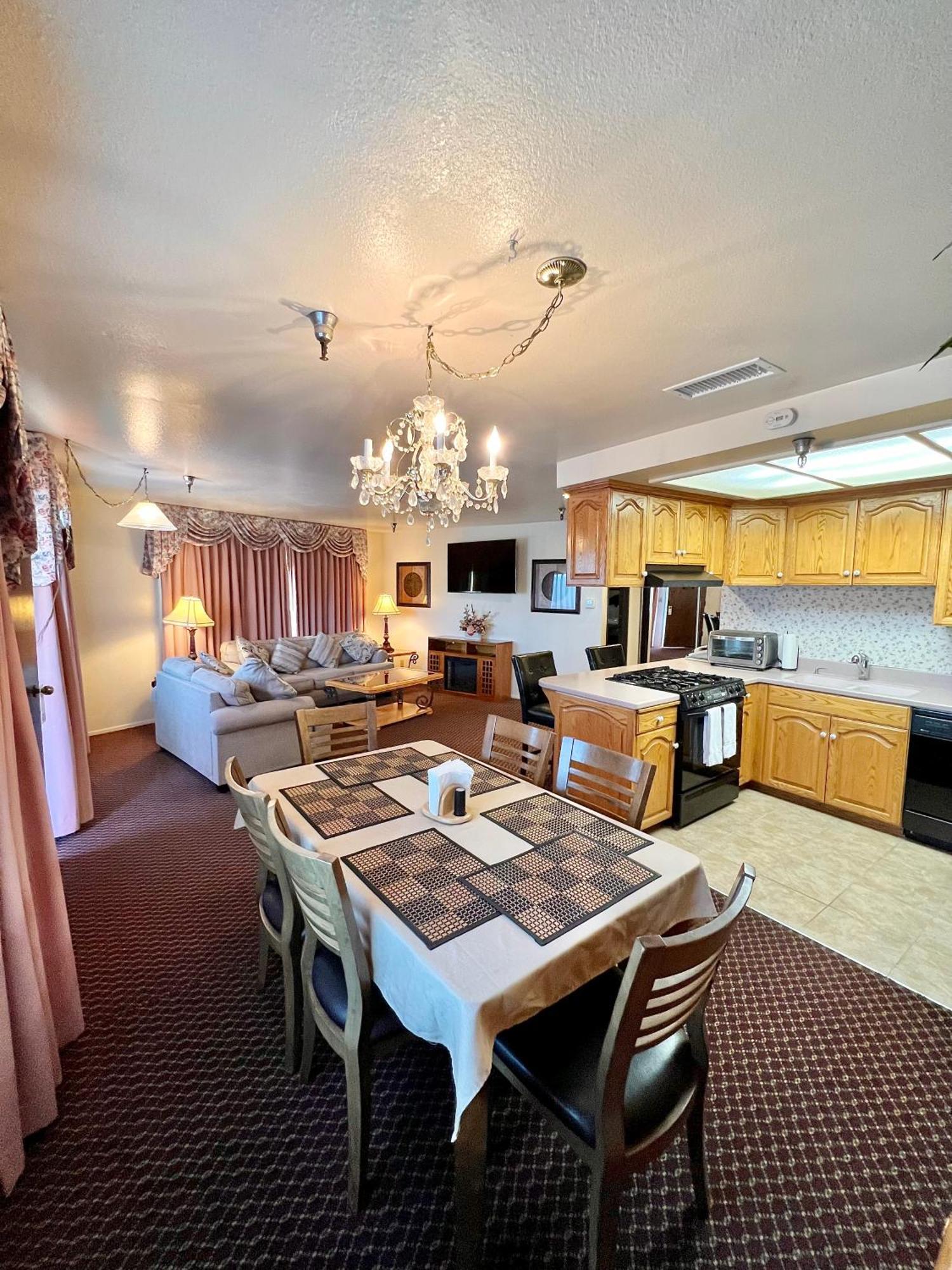 Oakridge Inn Oak View Екстер'єр фото