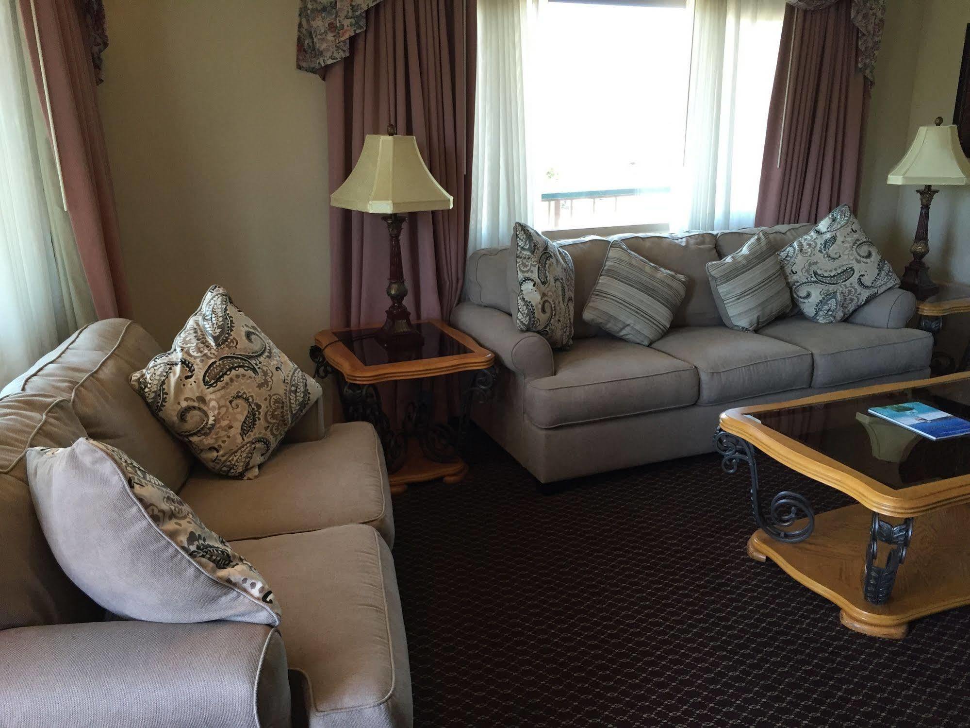 Oakridge Inn Oak View Екстер'єр фото