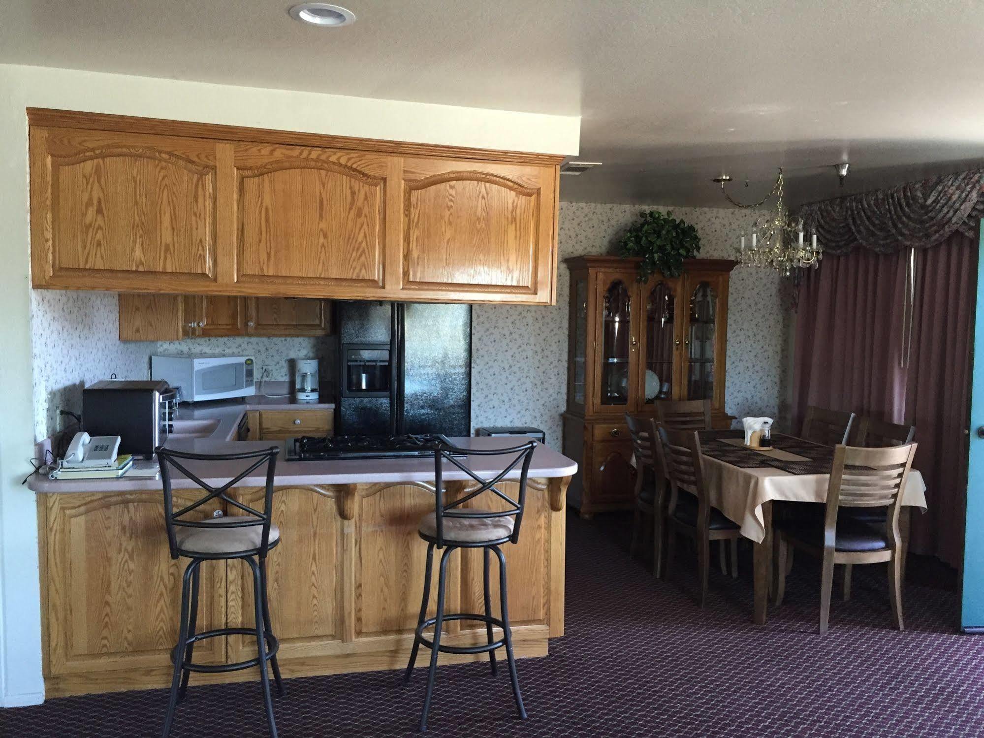 Oakridge Inn Oak View Екстер'єр фото
