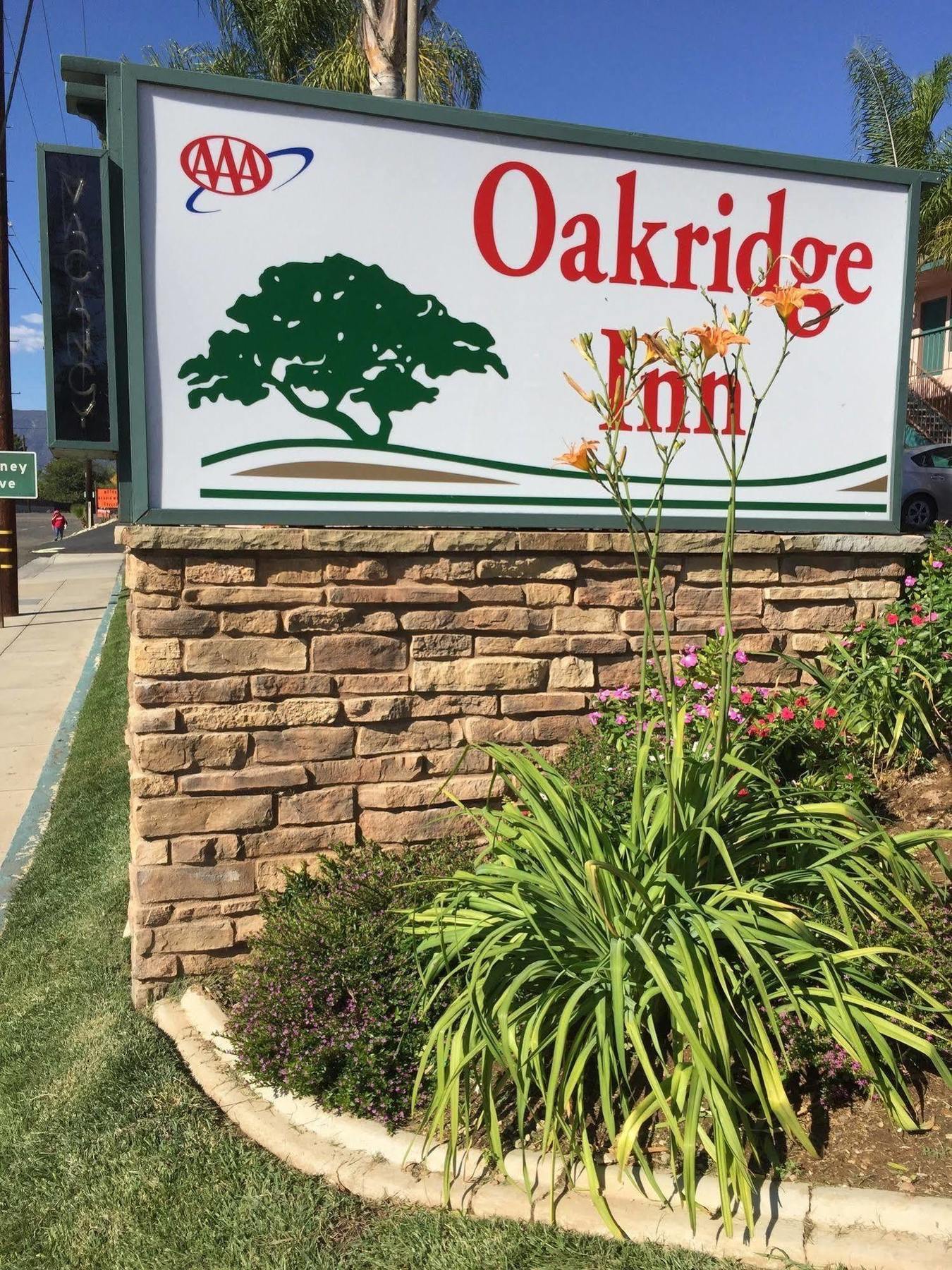 Oakridge Inn Oak View Екстер'єр фото